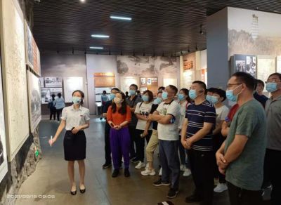 传承遵义会议精神  求真务实  寻新求变